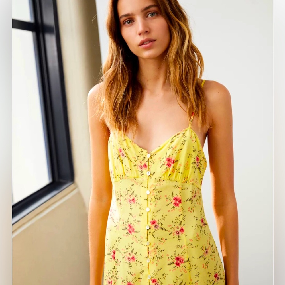 Aritzia Yellow Sweetheart Sundress for Wedding Guests